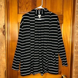 A New Day black / white striped open front cardigan size Medium w pockets